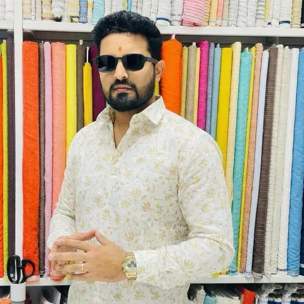 60/60 Lea White Mario Digital Print